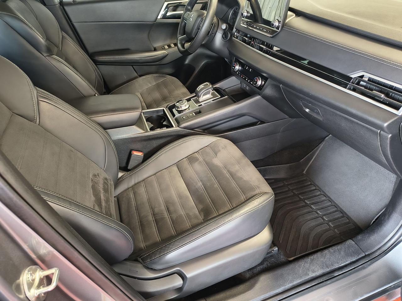 2023 Mitsubishi Outlander SE Photo