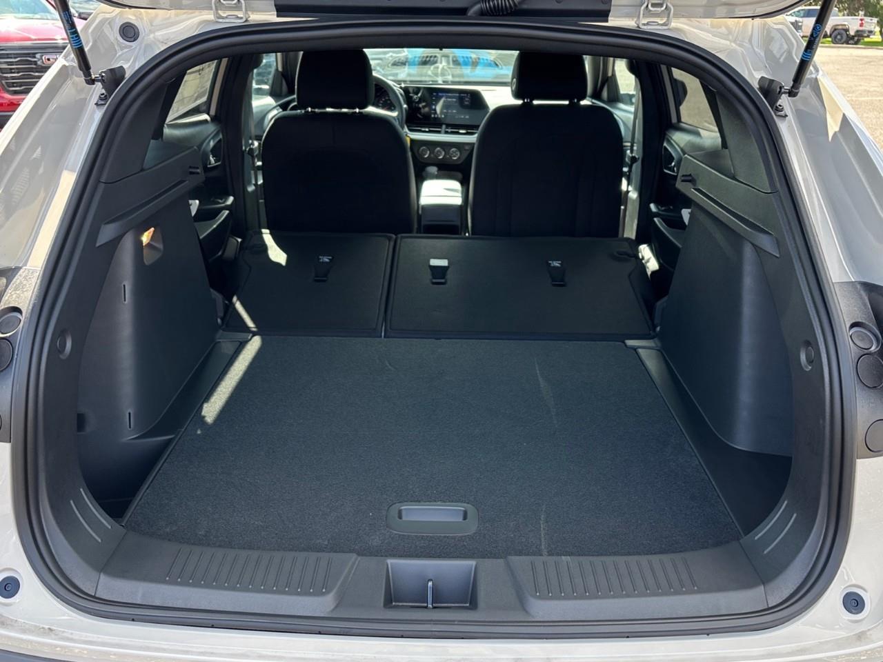 2026 Chevrolet Trax 1RS New Sporty 5 Passenger FWD SUV with Heated Front Seats, Heated Steering Wheel and a 8 Touchscreen Radio with Wireless Apple CarPlay and Wireless Android Auto Photo