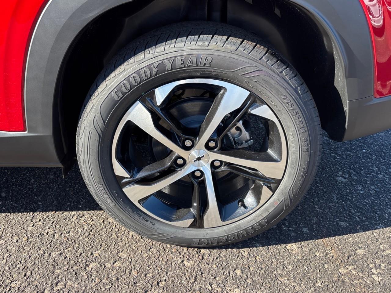 2026 Chevrolet Trax 1RS New Sporty 5 Passenger FWD SUV with a Power Sunroof, Heated Front Seats, Heated Steering Wheel and a 8 Touchscreen Radio with Wireless Apple CarPlay and Wireless Android Auto Photo