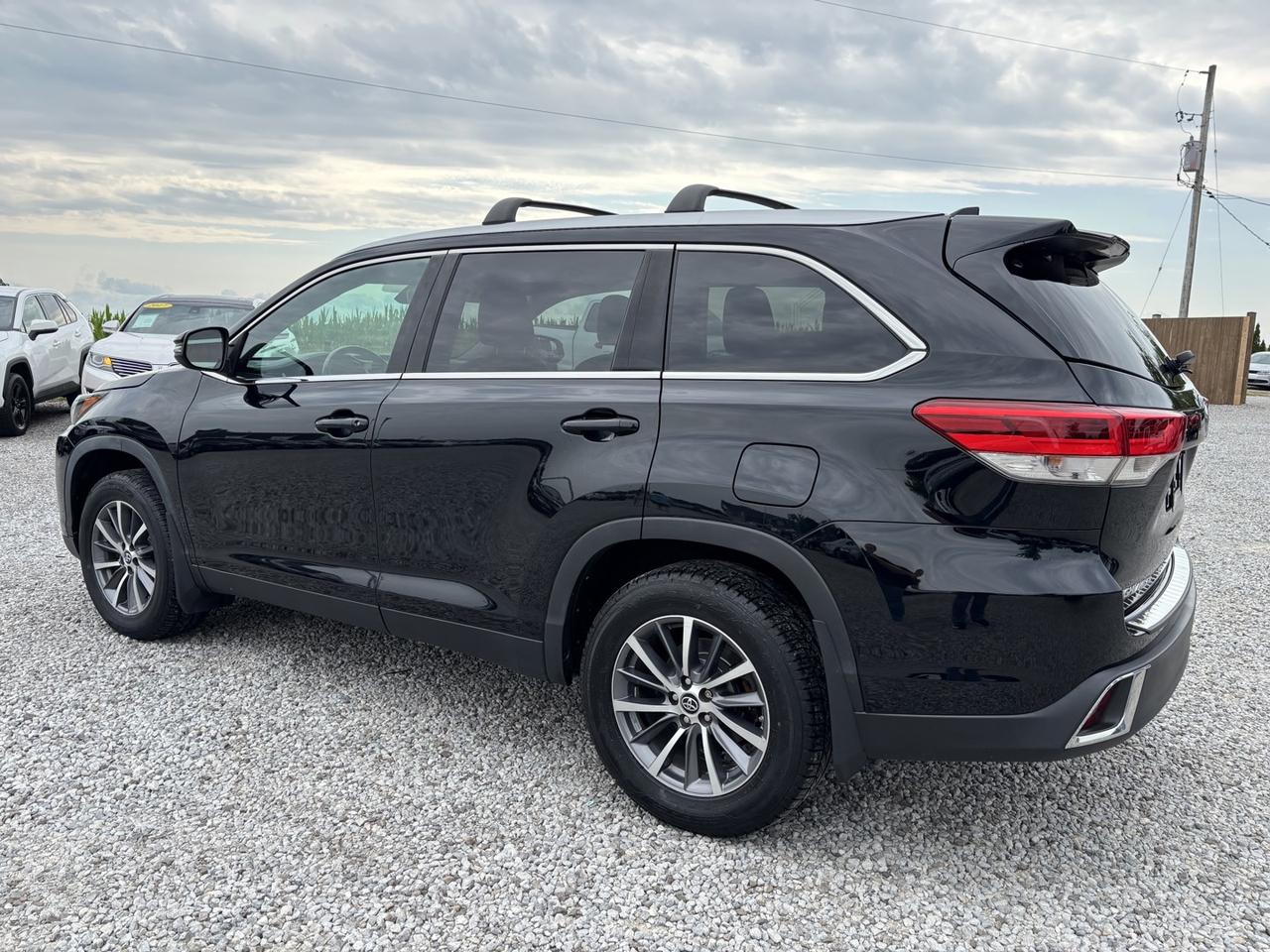 2019 Toyota Highlander XLE Photo2