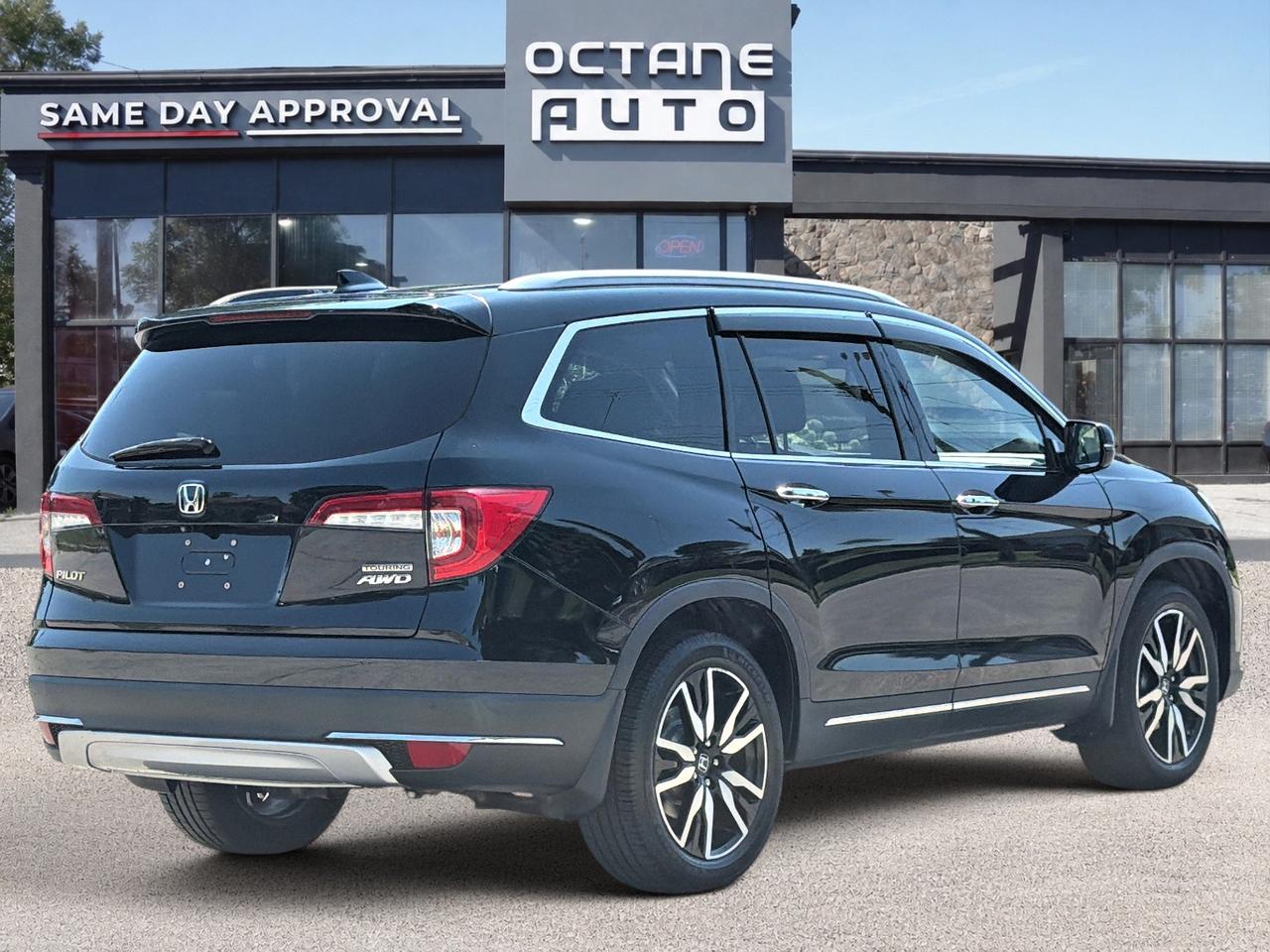2021 Honda Pilot Touring 8-Passenger AWD Photo4