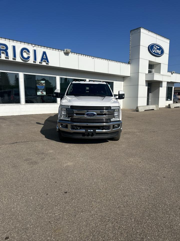 2019 Ford F-350 Super Duty DRW Lariat Photo1