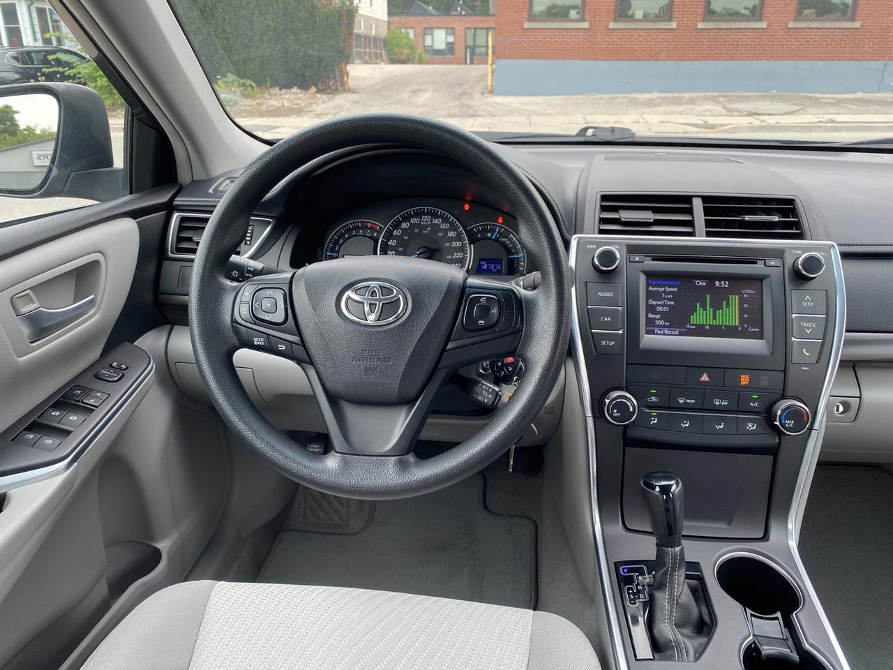 2015 Toyota Camry SE - Photo #5