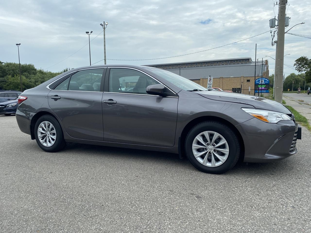 2015 Toyota Camry SE - Photo #4