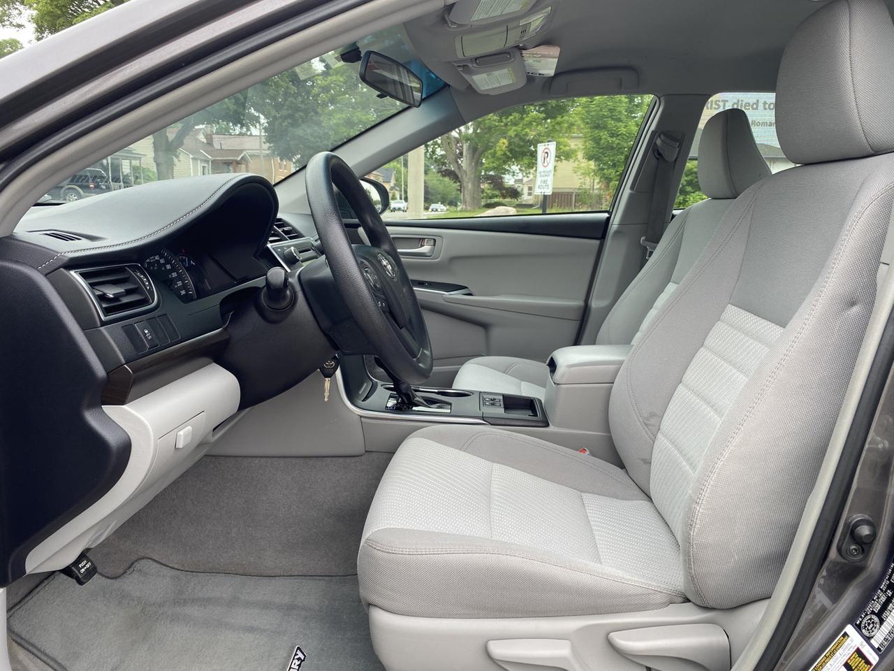 2015 Toyota Camry SE - Photo #6