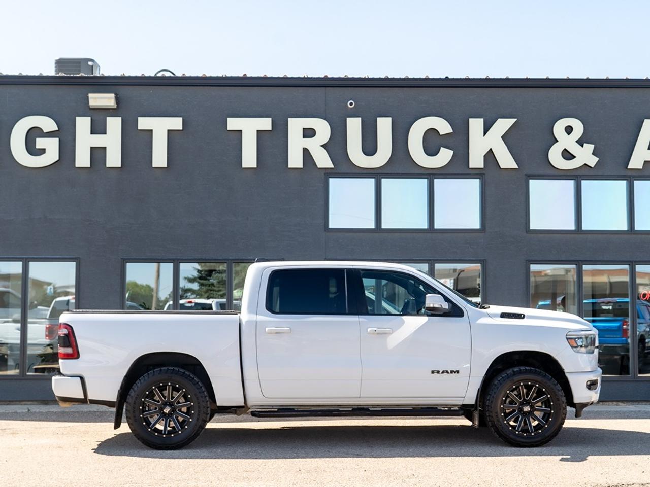 2022 RAM 1500 Sport 4x4 Crew Cab RIMS/TIRES Photo4
