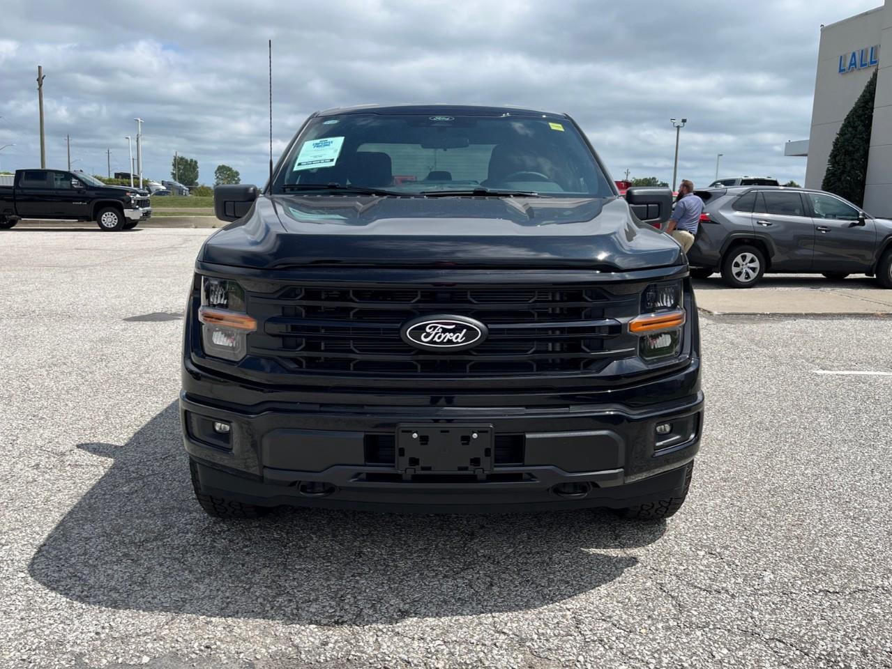 2026 Ford F-150 XLT Photo2