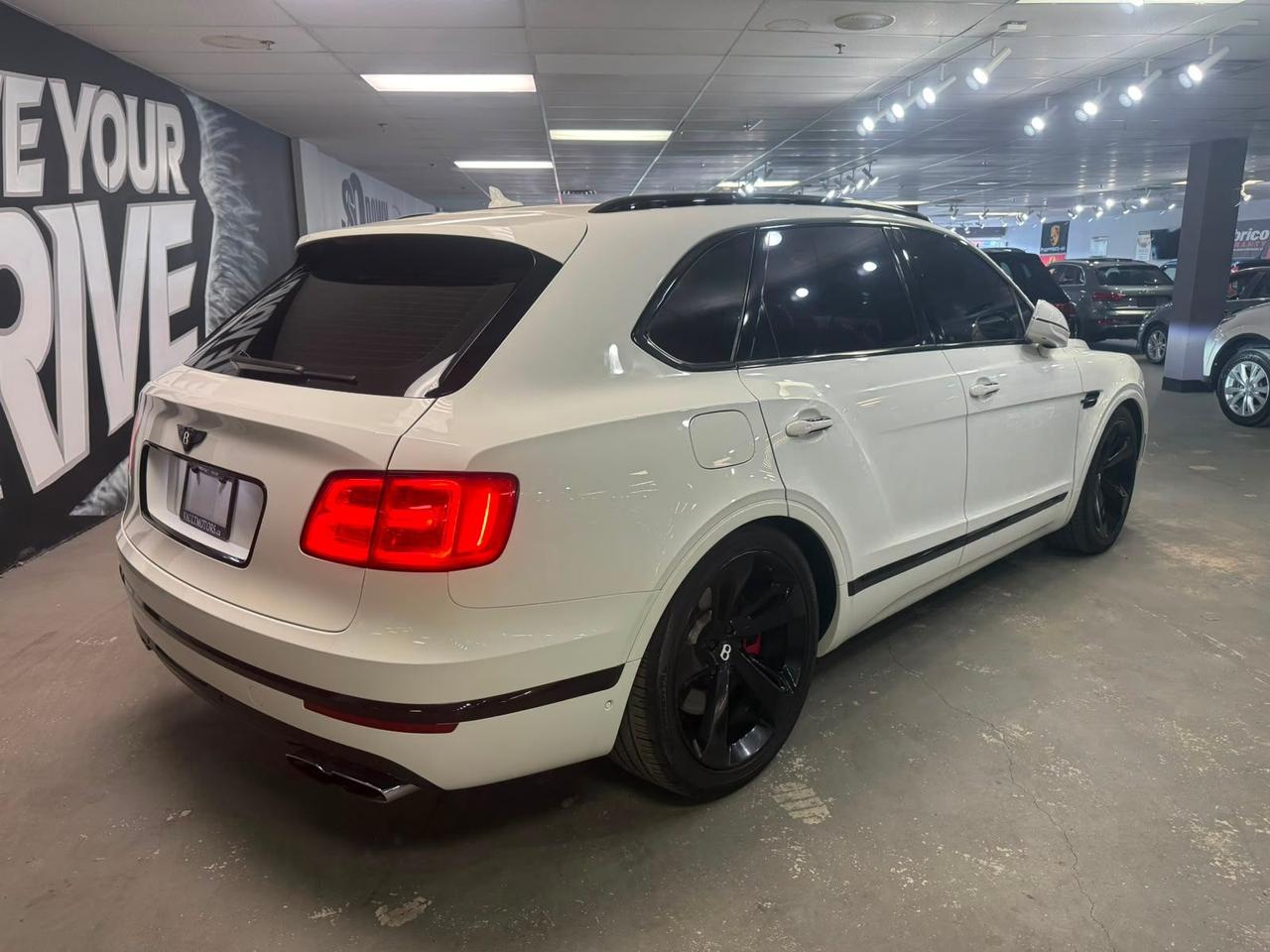 2019 Bentley Bentayga V8 AWD Photo2