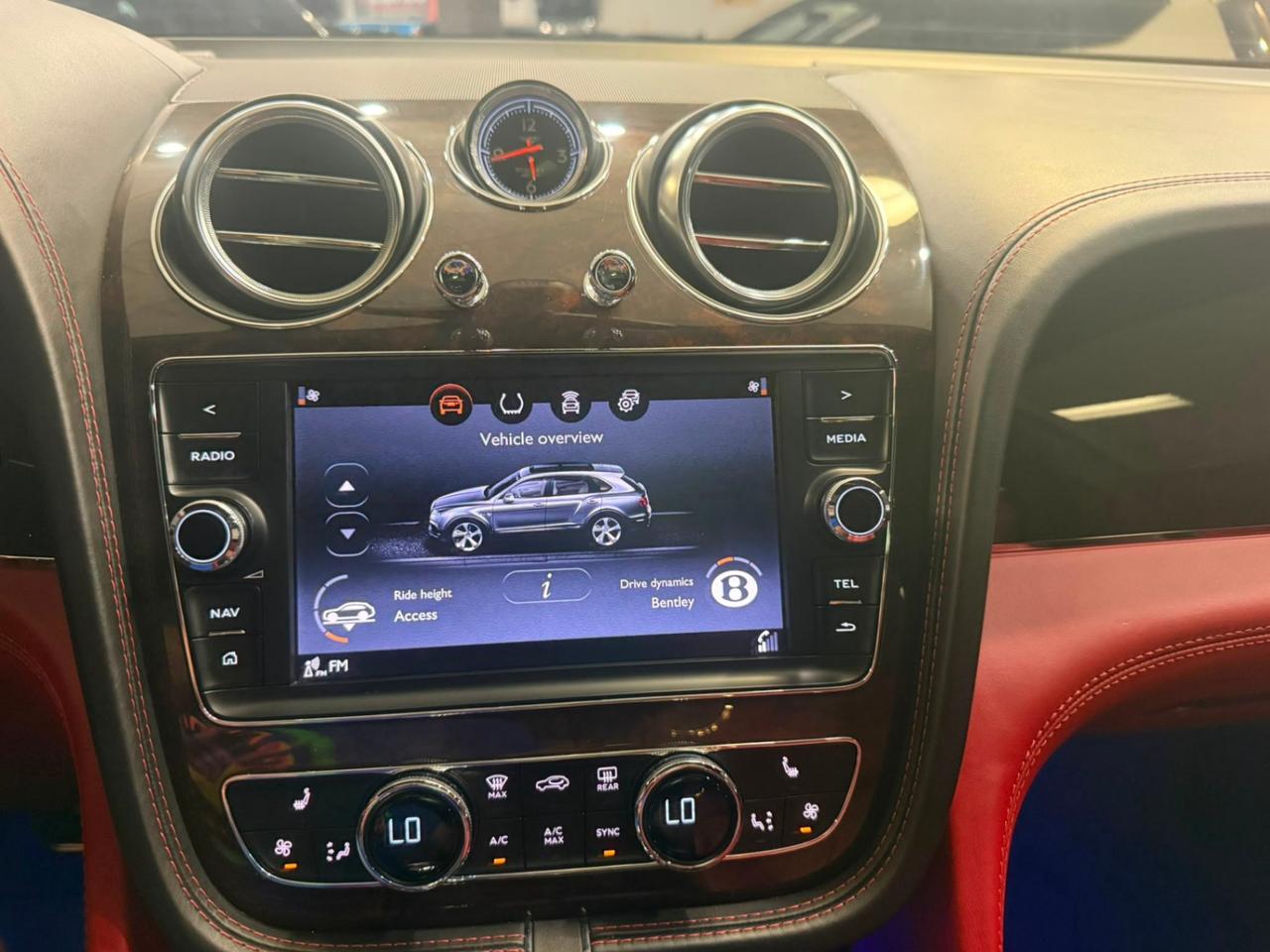2019 Bentley Bentayga V8 AWD Photo