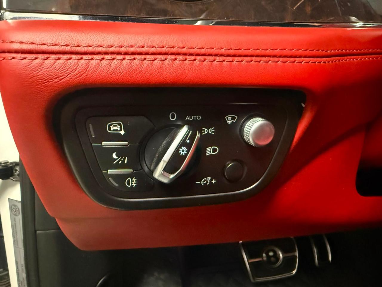 2019 Bentley Bentayga V8 AWD Photo