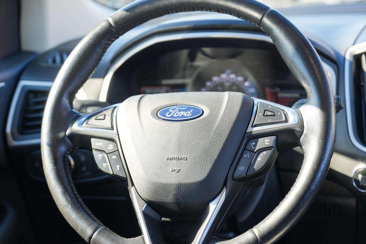 2019 Ford Edge SEL PACKAGE GREAT 1ST CAR! Photo