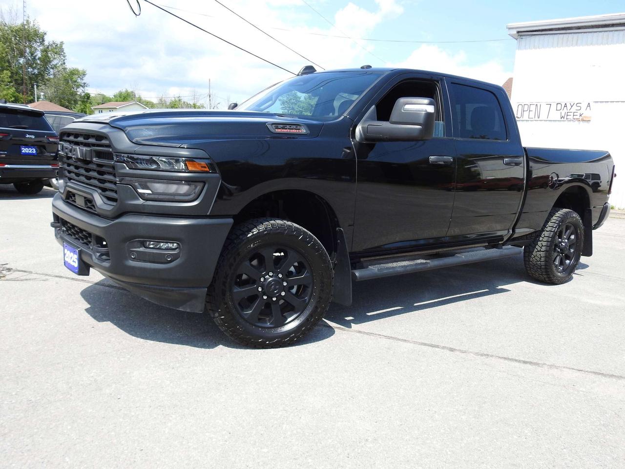 Used 2025 RAM 3500 TRADESMAN CREW 4X4- NAVIGATION- LIKE NEW for sale in Trenton, ON