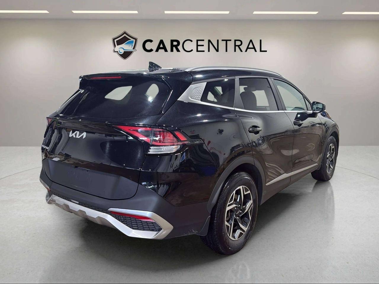 2023 Kia Sportage LX | CLEAN CARFAX | CARPLAY | FWD | HEATED SEATS Photo4