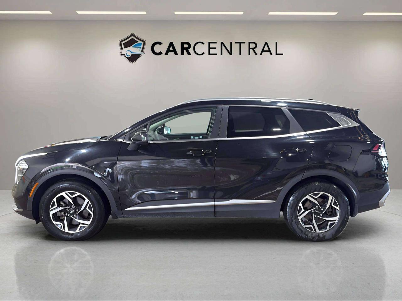 2023 Kia Sportage LX | CLEAN CARFAX | CARPLAY | FWD | HEATED SEATS Photo