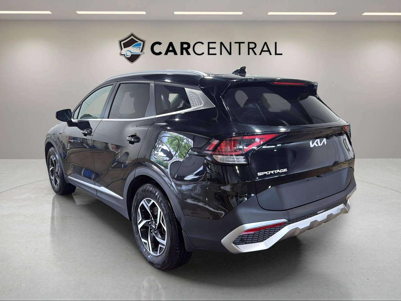 2023 Kia Sportage LX | CLEAN CARFAX | CARPLAY | FWD | HEATED SEATS Photo