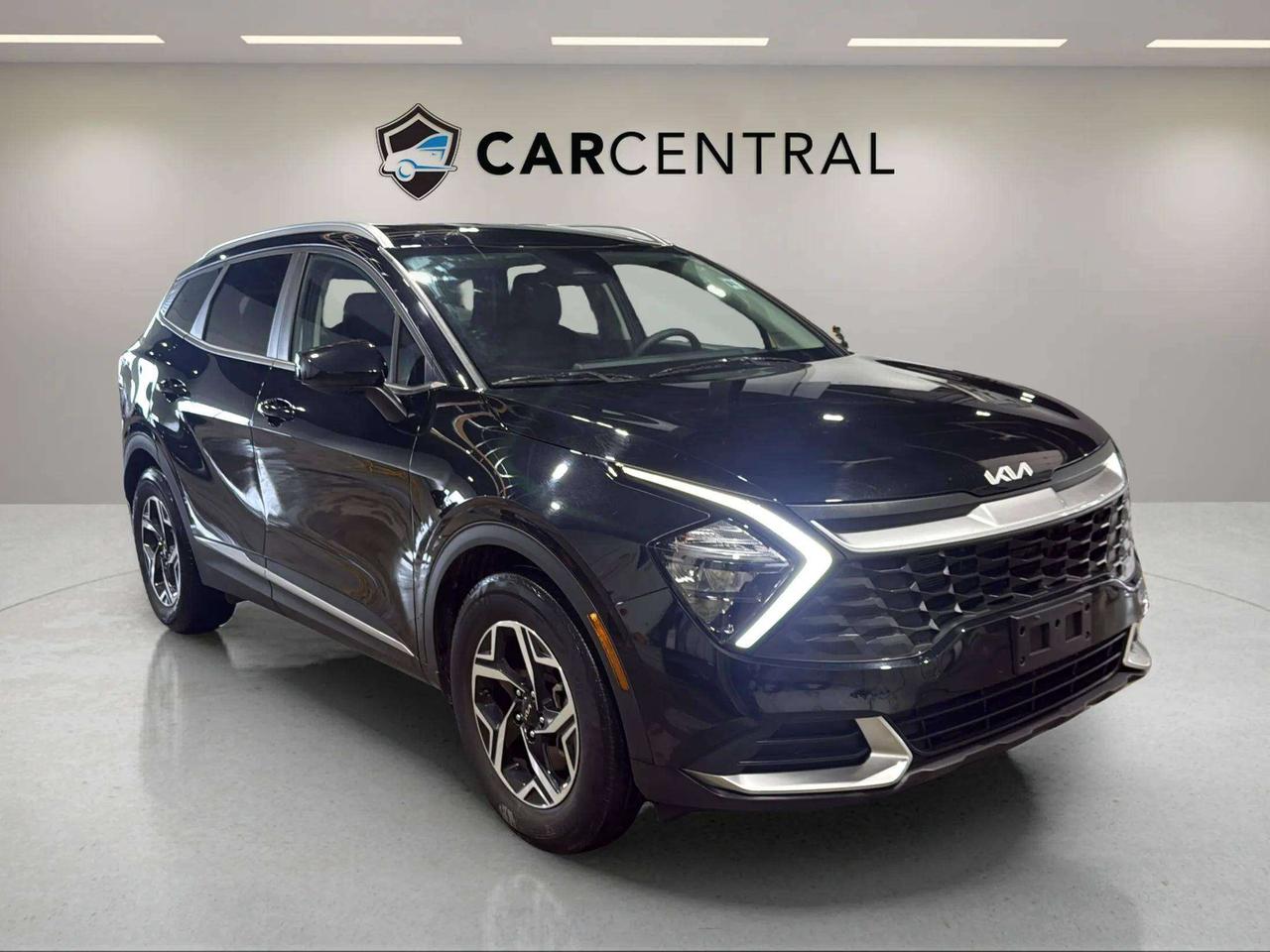 2023 Kia Sportage LX | CLEAN CARFAX | CARPLAY | FWD | HEATED SEATS Photo