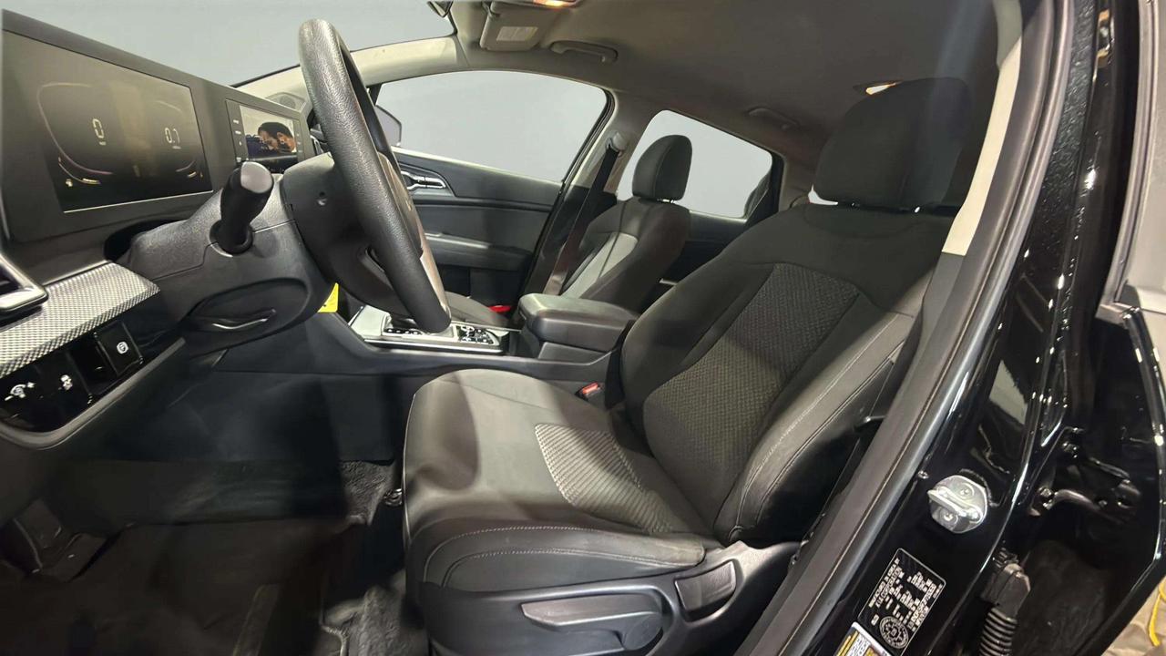 2023 Kia Sportage LX | CLEAN CARFAX | CARPLAY | FWD | HEATED SEATS Photo