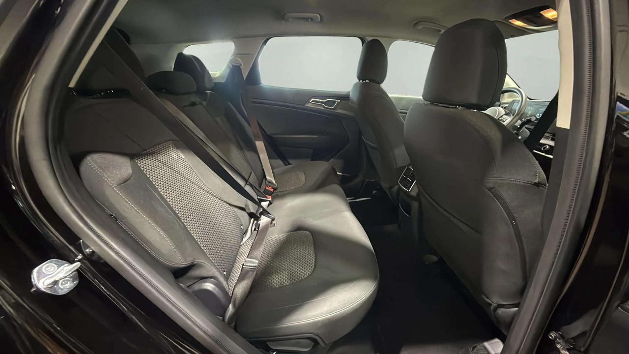 2023 Kia Sportage LX | CLEAN CARFAX | CARPLAY | FWD | HEATED SEATS Photo