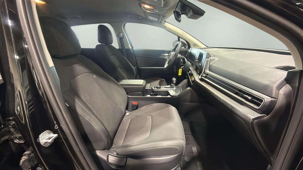 2023 Kia Sportage LX | CLEAN CARFAX | CARPLAY | FWD | HEATED SEATS Photo