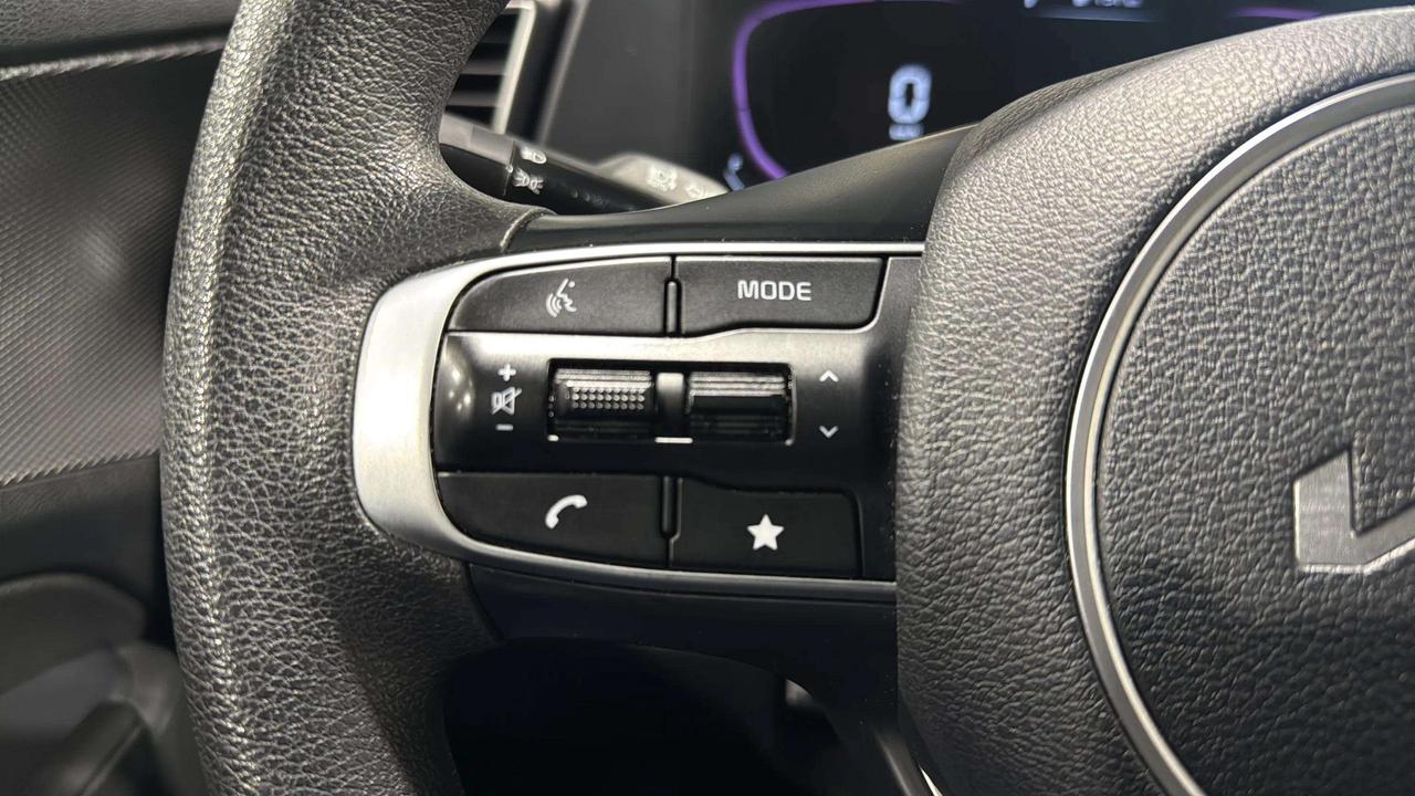 2023 Kia Sportage LX | CLEAN CARFAX | CARPLAY | FWD | HEATED SEATS Photo