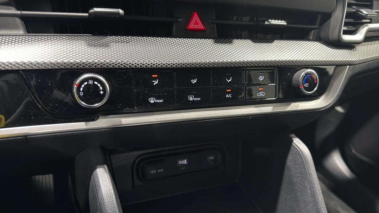 2023 Kia Sportage LX | CLEAN CARFAX | CARPLAY | FWD | HEATED SEATS Photo