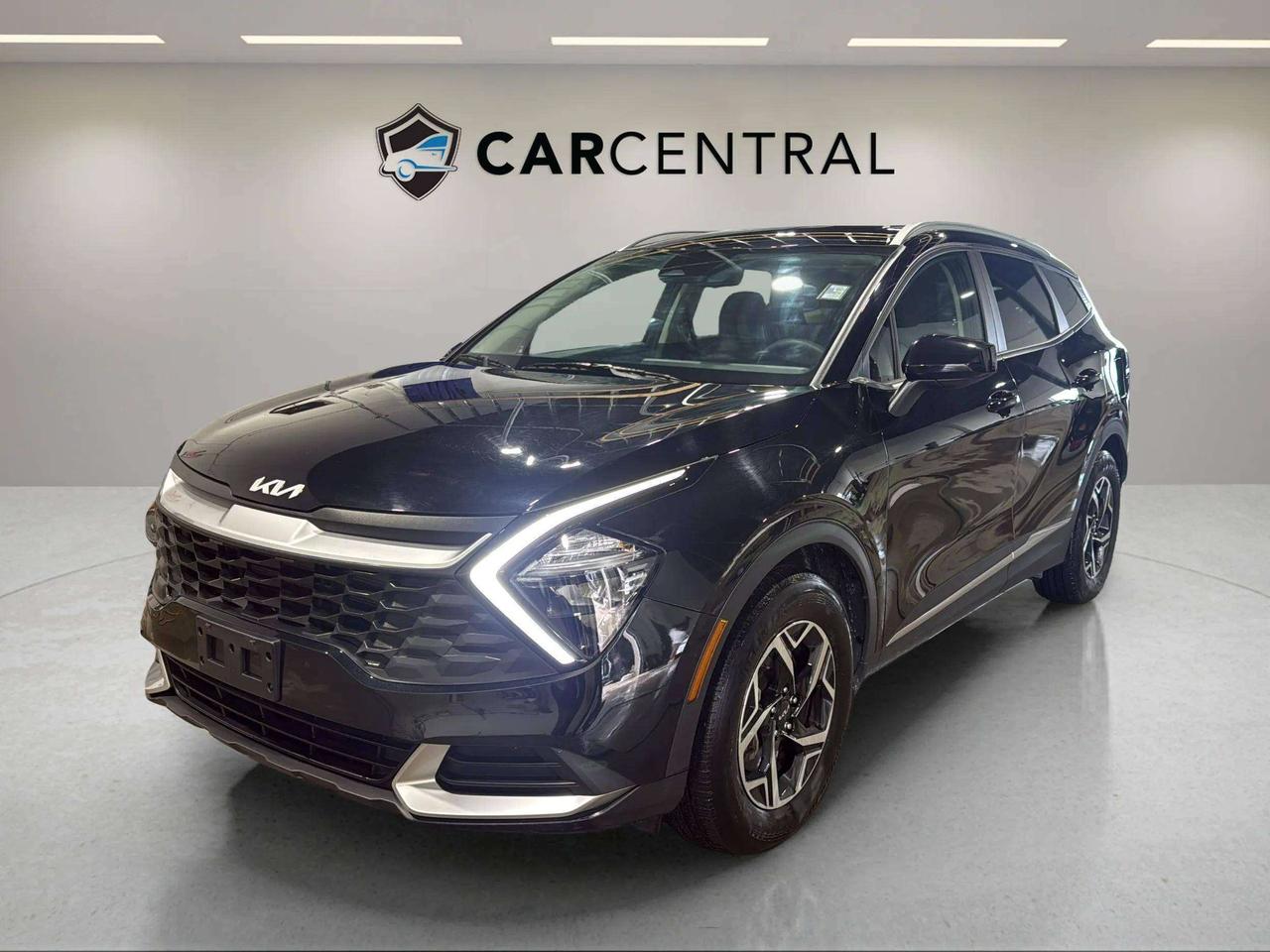2023 Kia Sportage LX | CLEAN CARFAX | CARPLAY | FWD | HEATED SEATS Photo