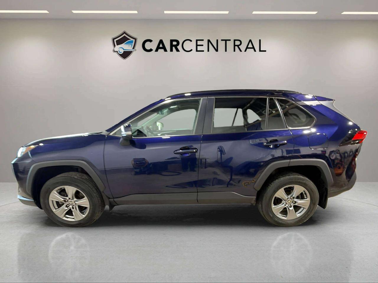 2022 Toyota RAV4 XLE | CLEAN CARFAX |1 OWNER | SUNROOF |CARPLAY Photo