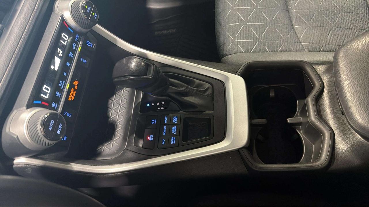 2022 Toyota RAV4 XLE | CLEAN CARFAX |1 OWNER | SUNROOF |CARPLAY Photo