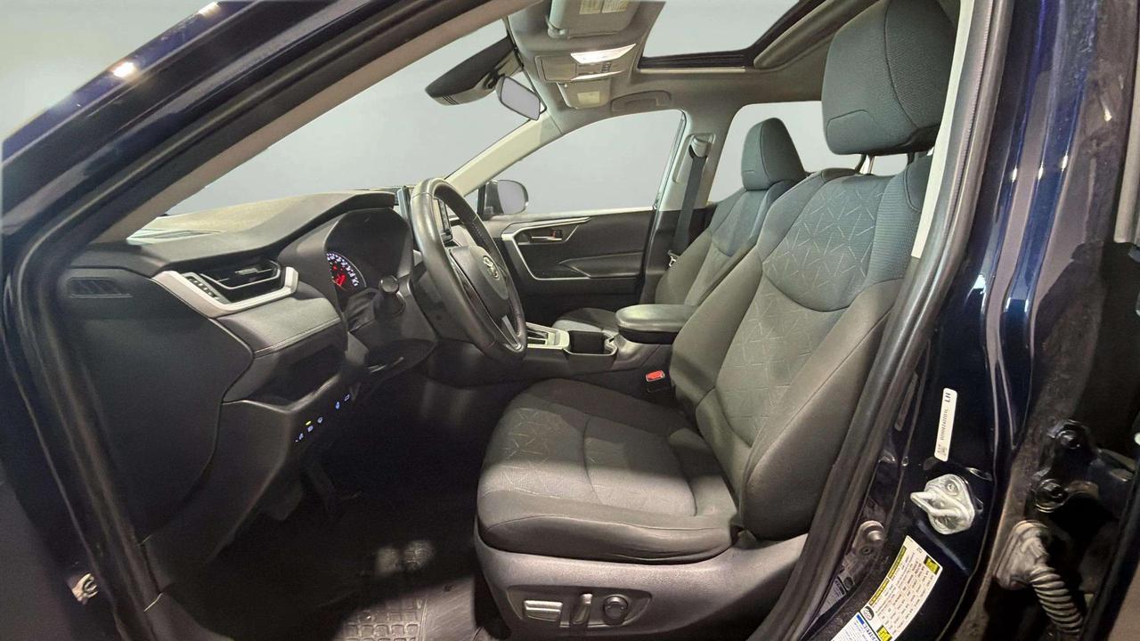 2022 Toyota RAV4 XLE | CLEAN CARFAX |1 OWNER | SUNROOF |CARPLAY Photo