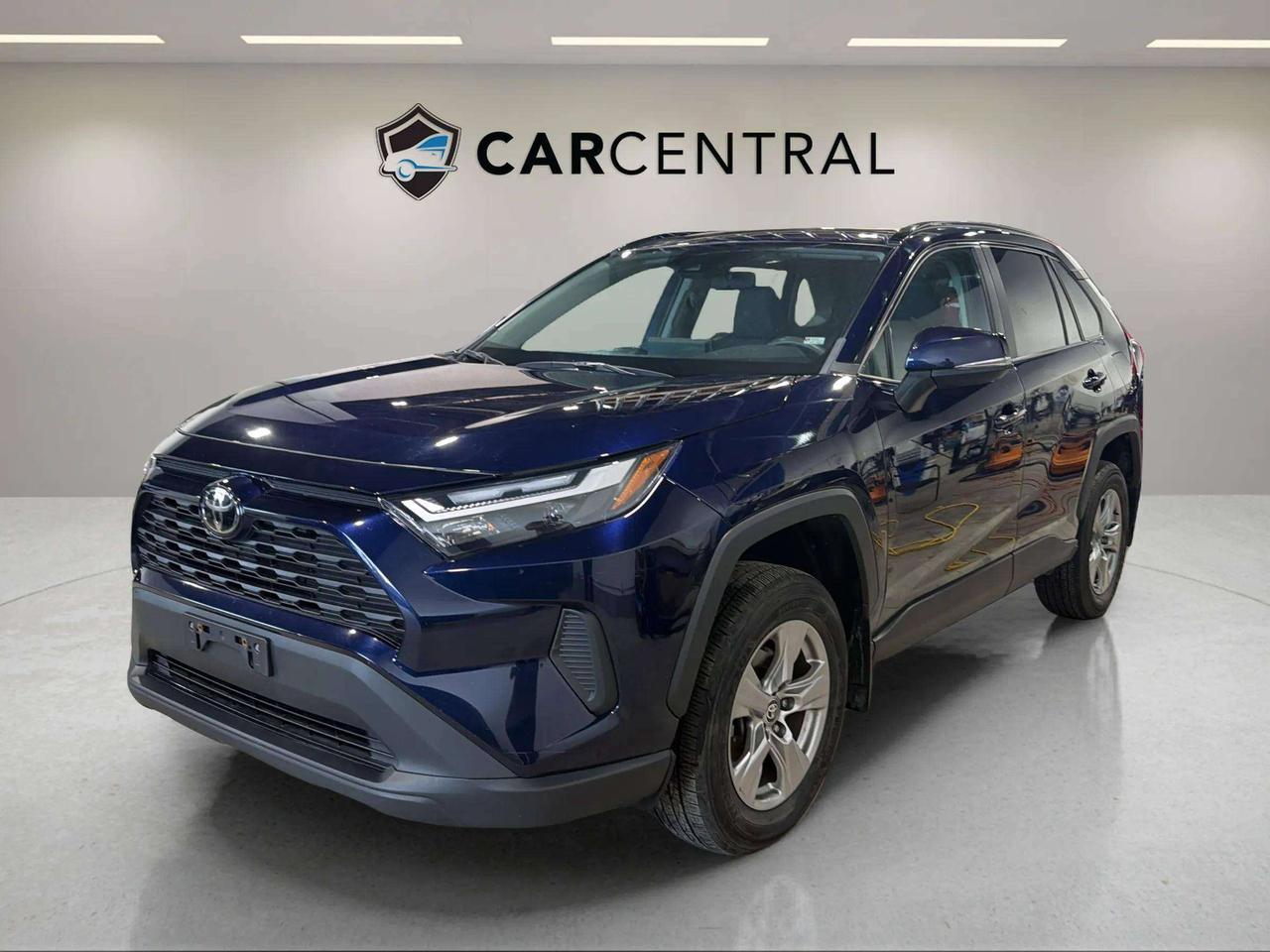 2022 Toyota RAV4 XLE | CLEAN CARFAX |1 OWNER | SUNROOF |CARPLAY Photo0