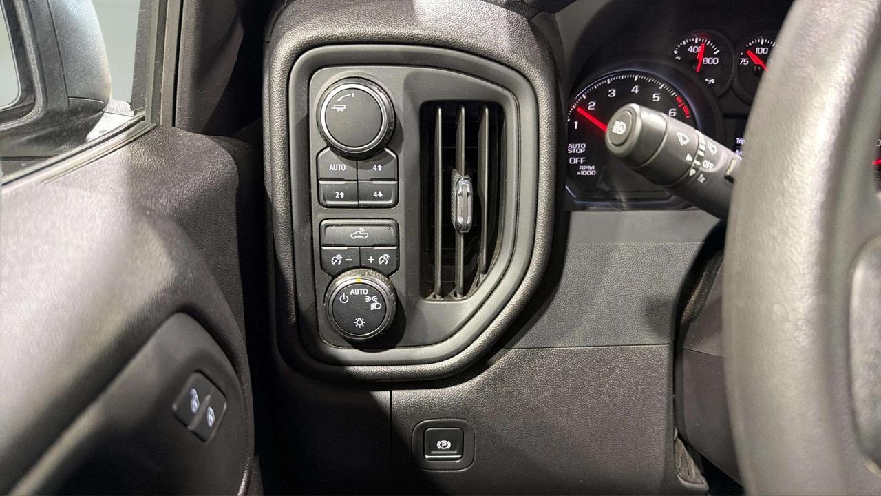 2024 Chevrolet Silverado 1500 CUSTOM TRAIL BOSS| CLEAN CARFAX |1 OWNER|SHORT BED Photo