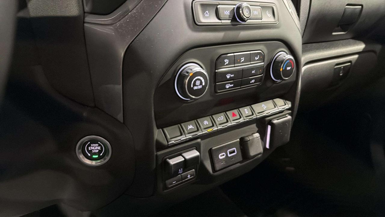2024 Chevrolet Silverado 1500 CUSTOM TRAIL BOSS| CLEAN CARFAX |1 OWNER|SHORT BED Photo