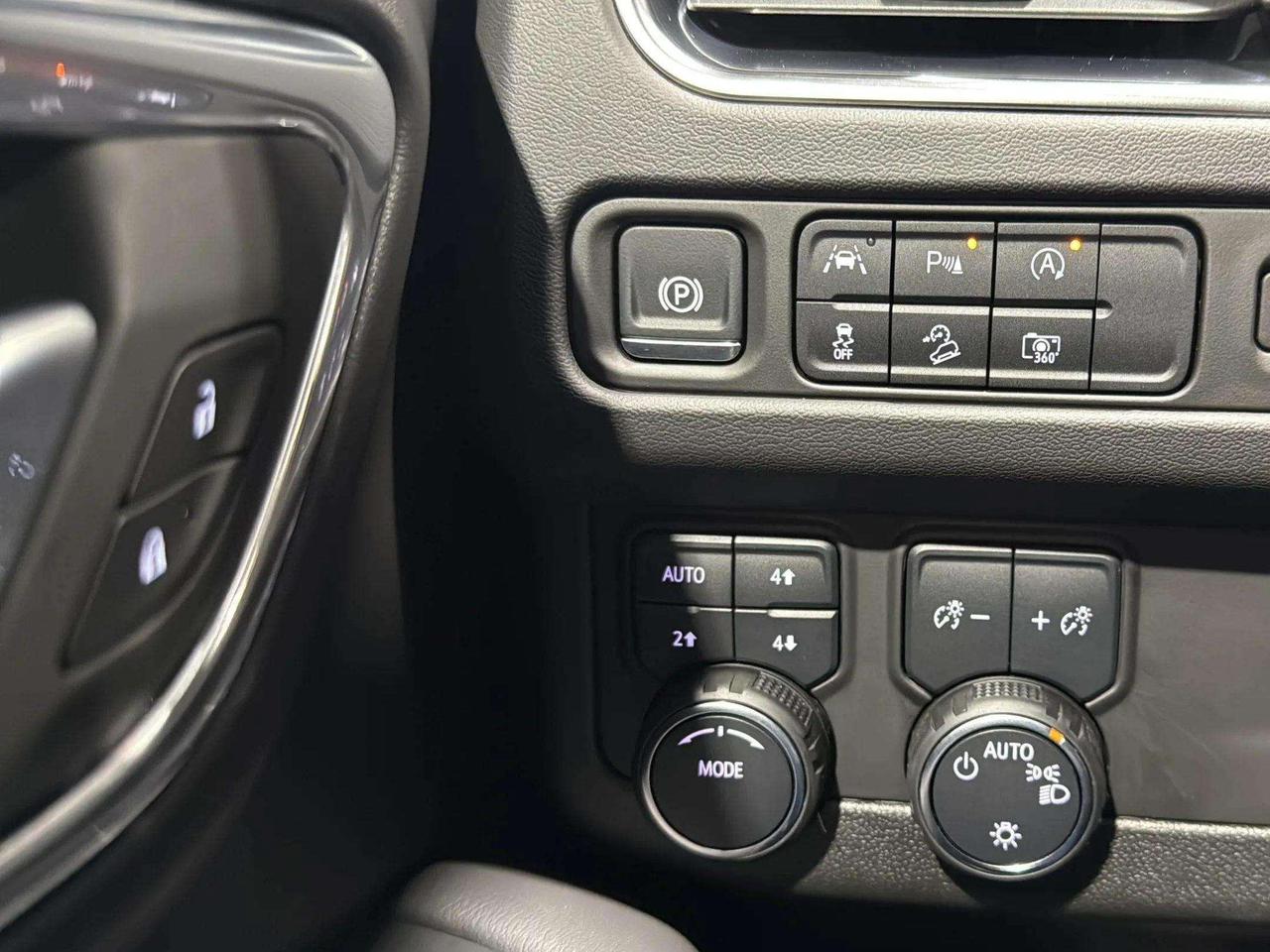 2024 Chevrolet Tahoe Z71 | CLEAN CARFAX | CARPLAY | LOW KMS | LUXURY PK Photo
