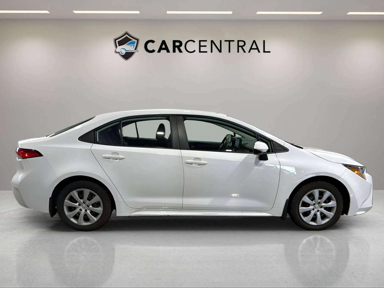 2022 Toyota Corolla LE | CLEAN CARFAX | CARPLAY | ADAP CRUISE | Photo