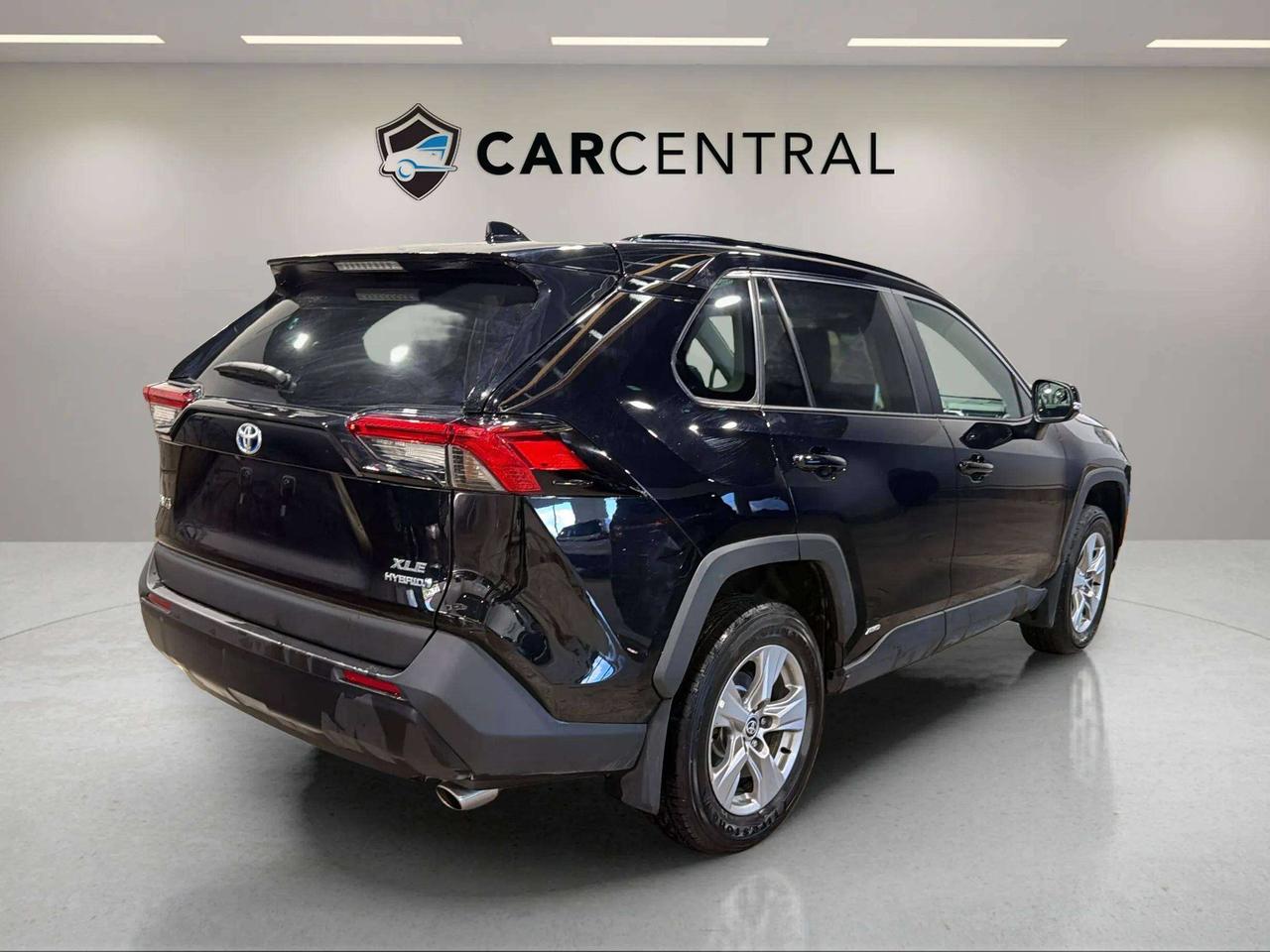 2023 Toyota RAV4 HYBRID XLE  | SUNROOF | PWR LIFTGATE | PUSH START Photo