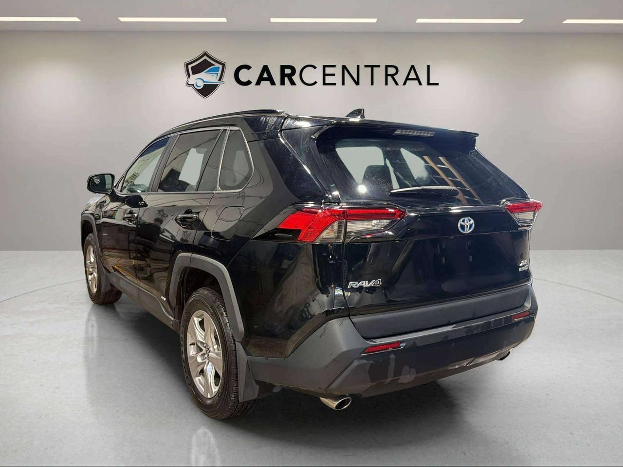 2023 Toyota RAV4 HYBRID XLE  | SUNROOF | PWR LIFTGATE | PUSH START Photo