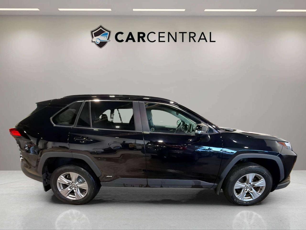 2023 Toyota RAV4 HYBRID XLE  | SUNROOF | PWR LIFTGATE | PUSH START Photo