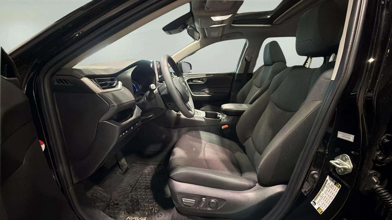 2023 Toyota RAV4 HYBRID XLE  | SUNROOF | PWR LIFTGATE | PUSH START Photo