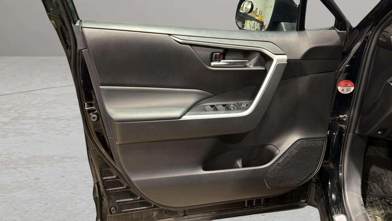 2023 Toyota RAV4 HYBRID XLE  | SUNROOF | PWR LIFTGATE | PUSH START Photo