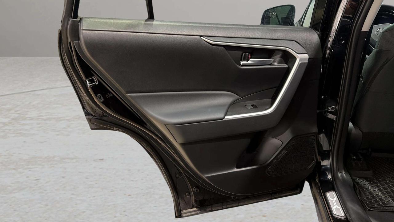 2023 Toyota RAV4 HYBRID XLE  | SUNROOF | PWR LIFTGATE | PUSH START Photo