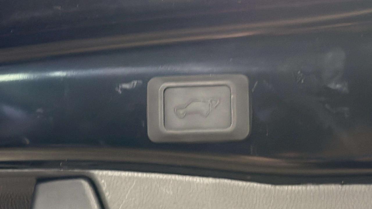 2023 Toyota RAV4 HYBRID XLE  | SUNROOF | PWR LIFTGATE | PUSH START Photo