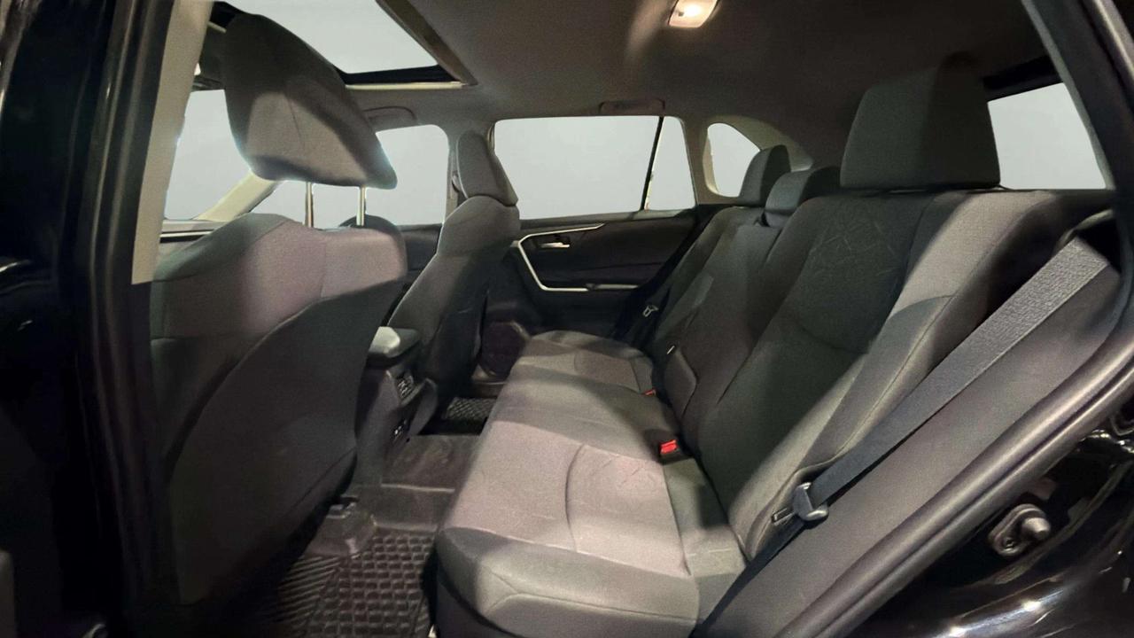 2023 Toyota RAV4 HYBRID XLE  | SUNROOF | PWR LIFTGATE | PUSH START Photo