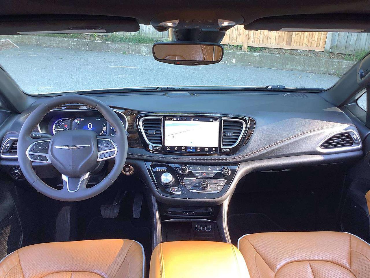 2023 Chrysler Pacifica Pinnacle Hybrid | Vented Leather | Panoroof | FWD Photo