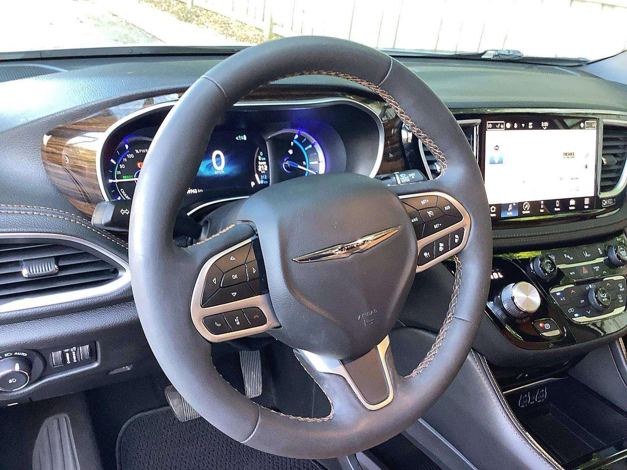 2023 Chrysler Pacifica Pinnacle Hybrid | Vented Leather | Panoroof | FWD Photo