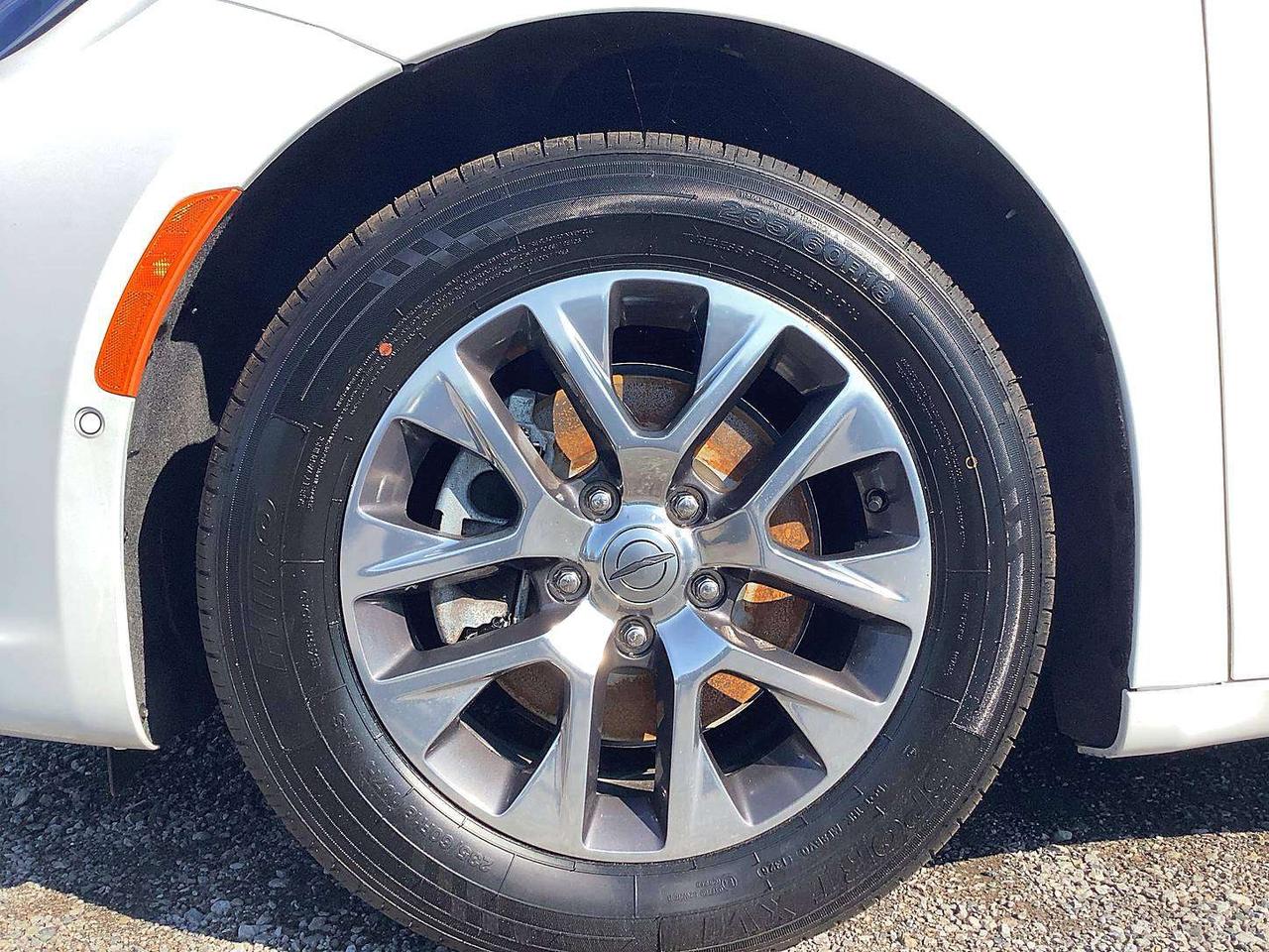 2023 Chrysler Pacifica Pinnacle Hybrid | Vented Leather | Panoroof | FWD Photo