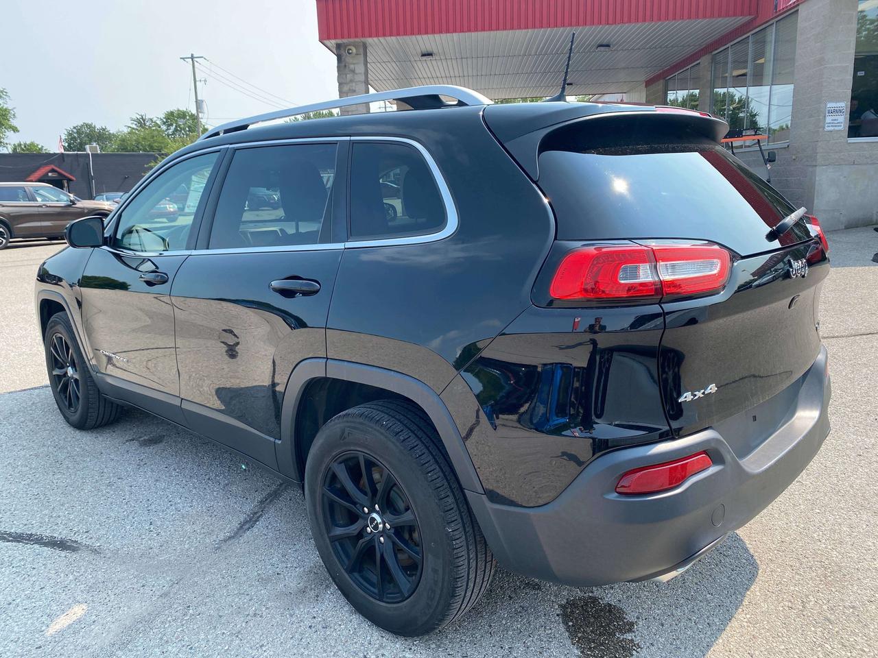 2017 Jeep Cherokee NORTH, CLEAN CARFAX, REMOTE START, BACK UP CAMERA! Photo