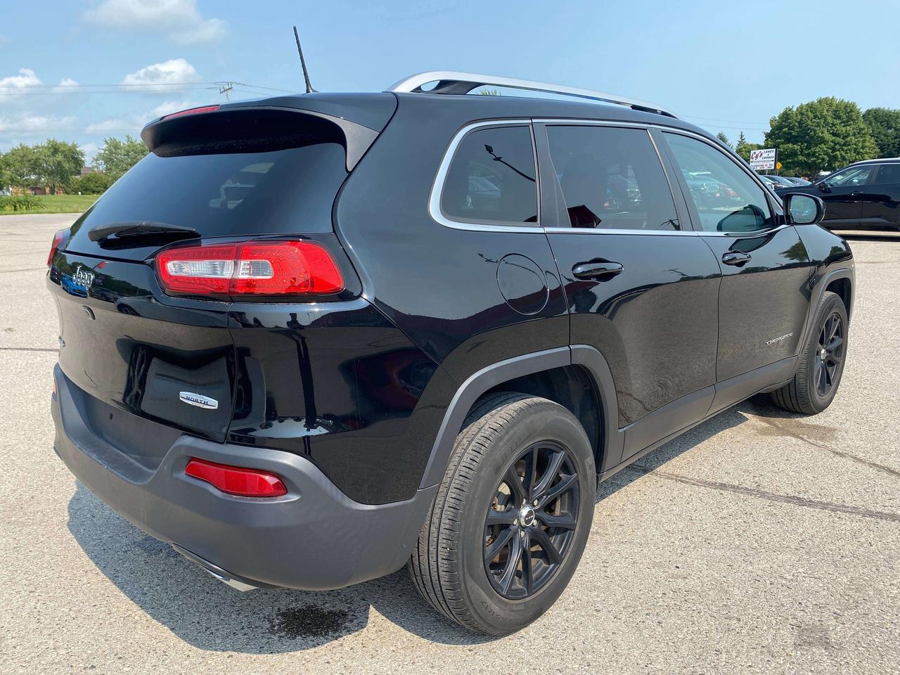 2017 Jeep Cherokee NORTH, CLEAN CARFAX, REMOTE START, BACK UP CAMERA! - Photo #8