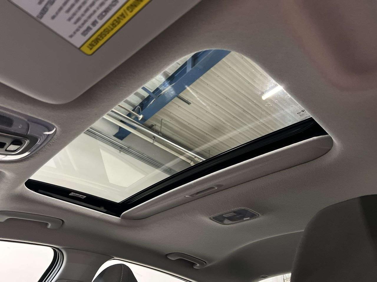2025 Hyundai Elantra PREFERRED | TECH PACKAGE | SUNROOF | CARPLAY Photo