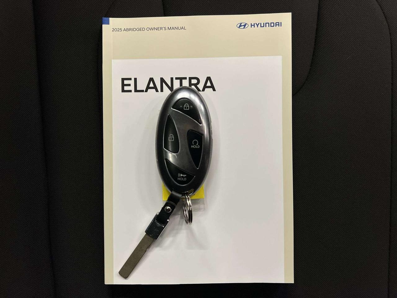 2025 Hyundai Elantra PREFERRED | TECH PACKAGE | SUNROOF | CARPLAY Photo