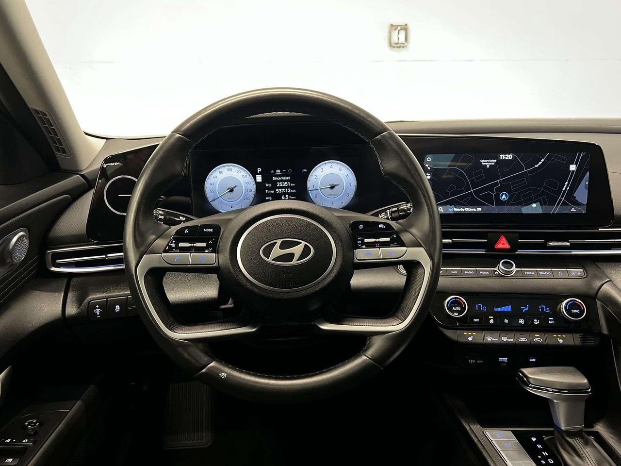 2025 Hyundai Elantra PREFERRED | TECH PACKAGE | SUNROOF | CARPLAY Photo